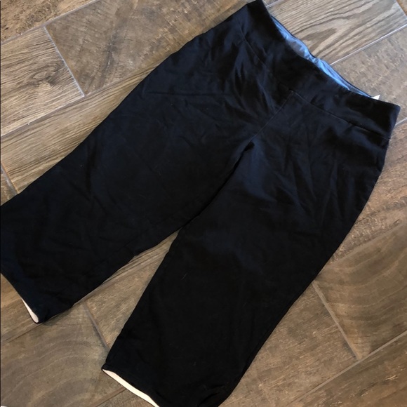 Women with Control Contour Waist Pull-on Capris - Picture 3 of 8